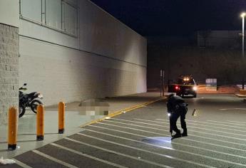 Asesinan a balazos a motociclista en el estacionamiento del Walmart México 68, en Culiacán