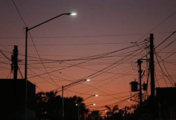 “Mazatlán Brilla”: Renuevan más de 2 mil 500 lámparas en el puerto