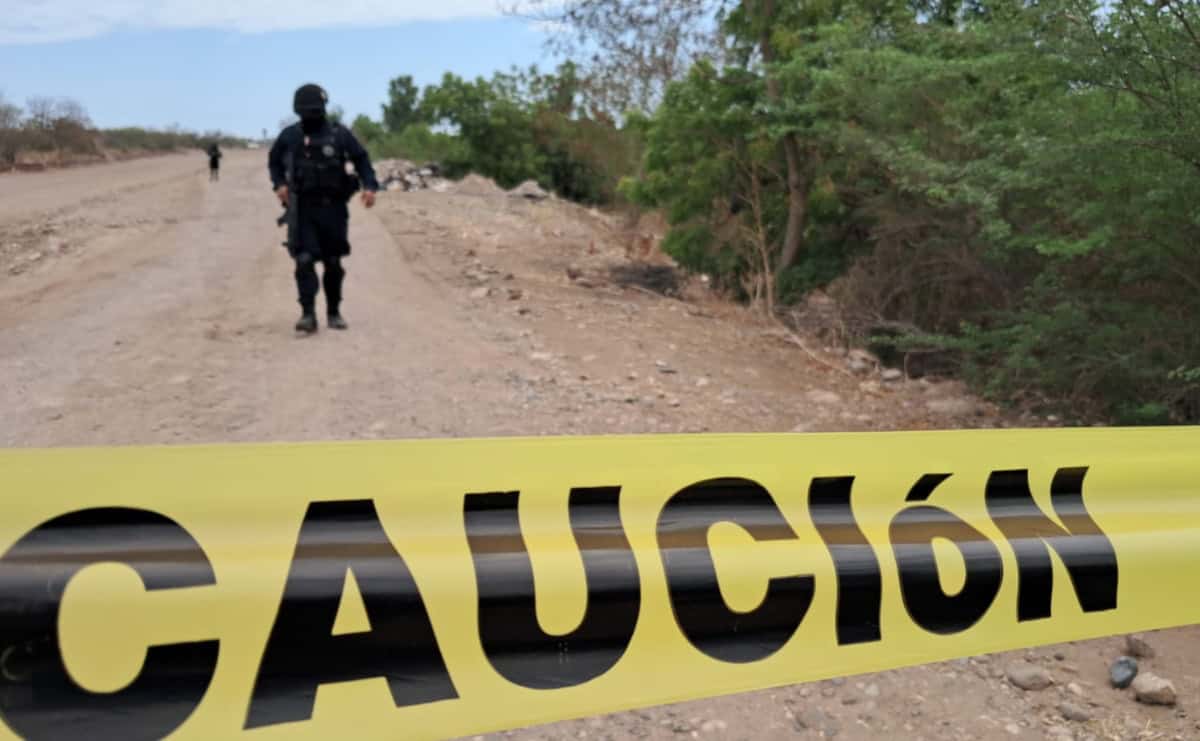FOTO: Localizan a un hombre asesinado atrás de TecMilenio, en Culiacán