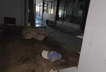 Abren un boquete en la pared y roban 4 mil pesos en clínica de Los Mochis