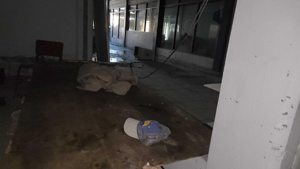 Abren un boquete en la pared y roban 4 mil pesos en clínica de Los Mochis Abren un boquete en la pared y roban 4 mil pesos en clínica de Los Mochis