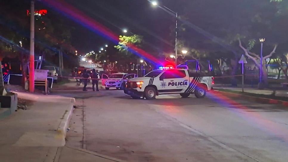 Balaceras en Mazatlán dejan un muerto, un lesionado y una patrulla de la policía dañada Balaceras en Mazatlán dejan un muerto, un lesionado y una patrulla de la policía dañada