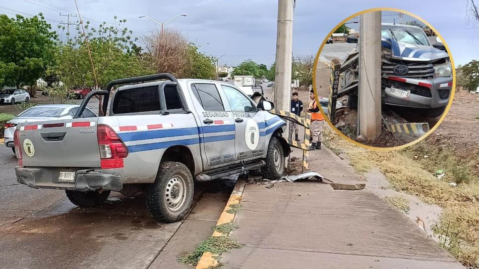 Camioneta de seguridad privada se impacta contra un poste en la ciudad de Guamúchil Camioneta de seguridad privada se impacta contra un poste en la ciudad de Guamúchil
