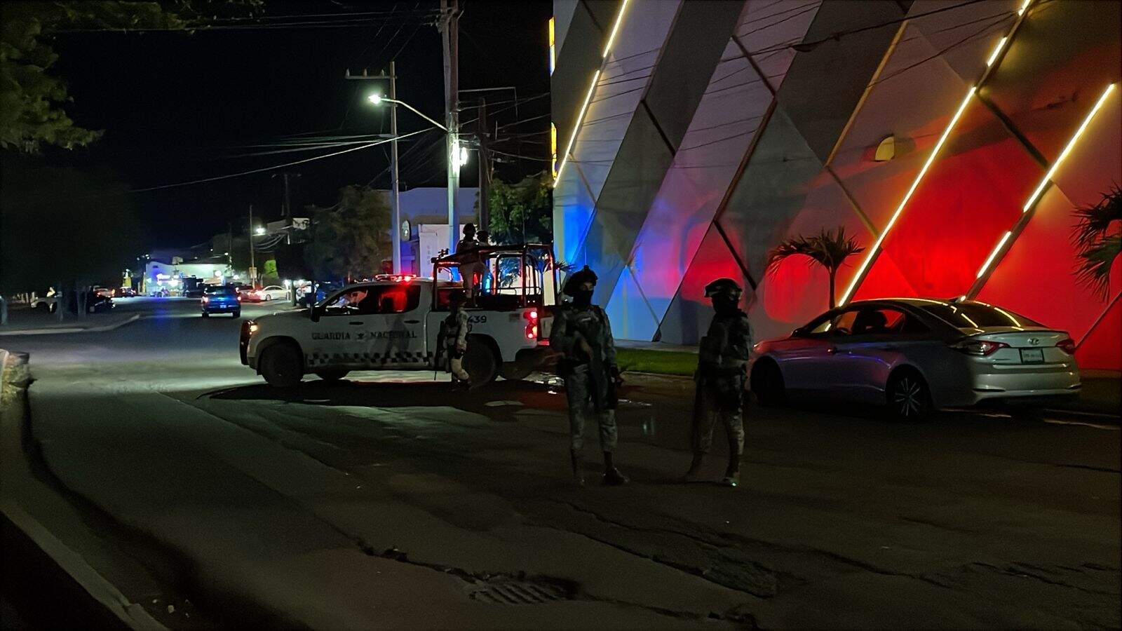 Algunos conductores fueron revisados por los militares. (FOTO: Ángel Beltrán).