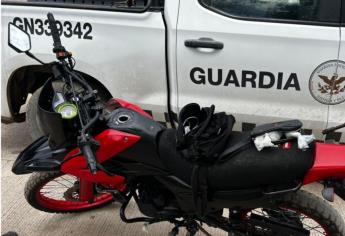Aseguran una motocicleta y casi 50 dosis de cristal y cocaína en Culiacán
