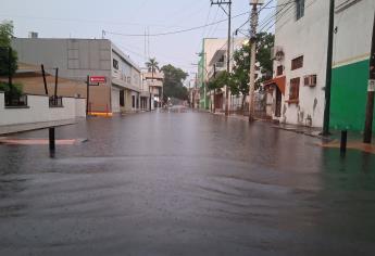 Fuerte lluvias en Culiacán provocan arroyos crecidos y apagones