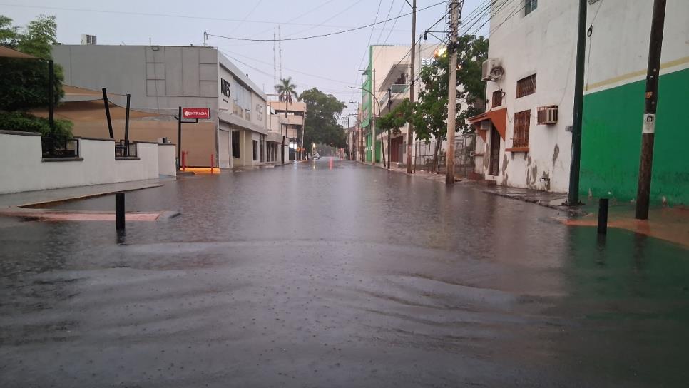 Fuertes lluvias en Culiacán provocan arroyos crecidos y apagones Fuertes lluvias en Culiacán provocan arroyos crecidos y apagones