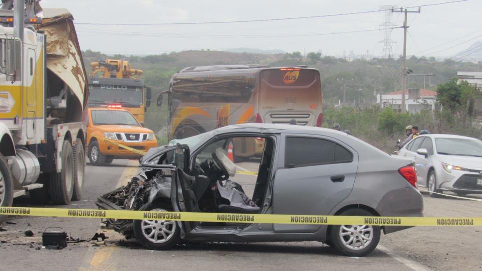 Muere una mujer tras un aparatoso accidente cerca de El Chilillo, en la salida norte de Mazatlán Muere una mujer tras un aparatoso accidente cerca de El Chilillo, en la salida norte de Mazatlán