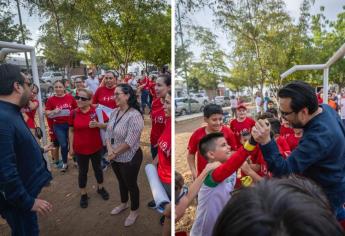 A petición de niños y madres, Juan de Dios Gámez se compromete a construir otra cancha de pasto sintético