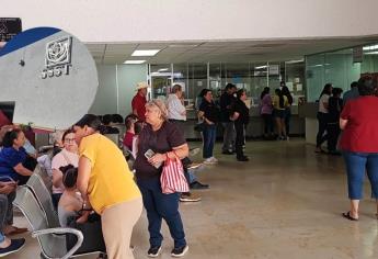 Colapsa atención en el ISSSTE Los Mochis: largas filas y sin medicinas
