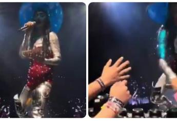 No Labubus: Katy Perry le tira un regalo con el micrófono a un fan durante concierto