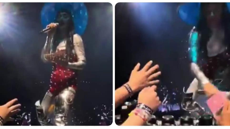 No Labubus: Katy Perry le tira un regalo con el micrófono a un fan durante concierto No Labubus: Katy Perry le tira un regalo con el micrófono a un fan durante concierto