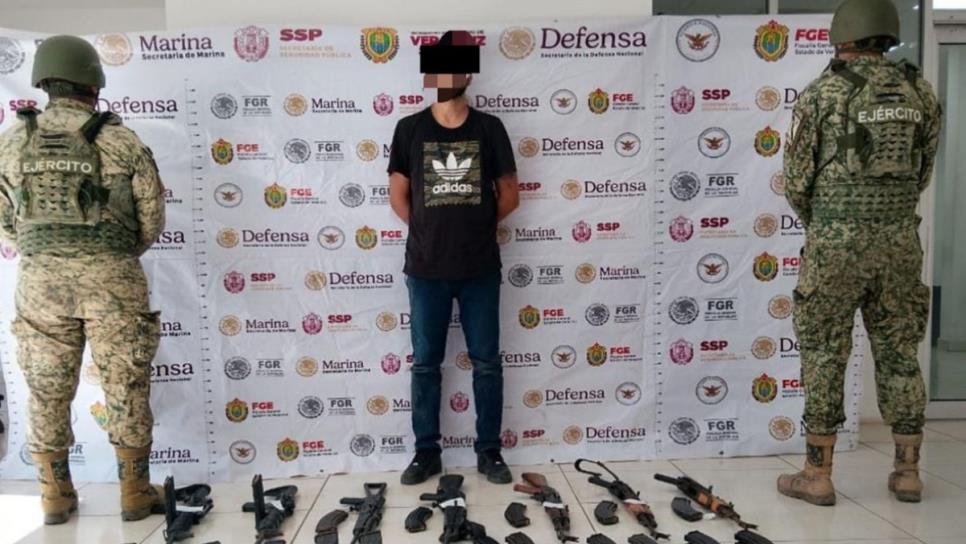 Militares detienen a un civil con armamento y un vehículo con placas sobrepuestas en Navolato