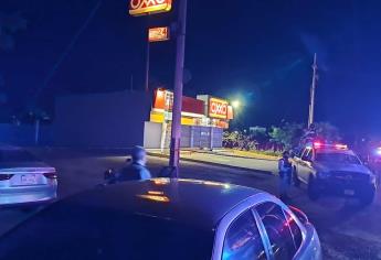 Muere un hombre y una mujer resulta herida tras atentado en un Oxxo en El Limón de los Ramos, Culiacán