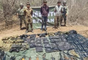 Detienen a 3 civiles y aseguran armas y equipo táctico tras agresión en Culiacán