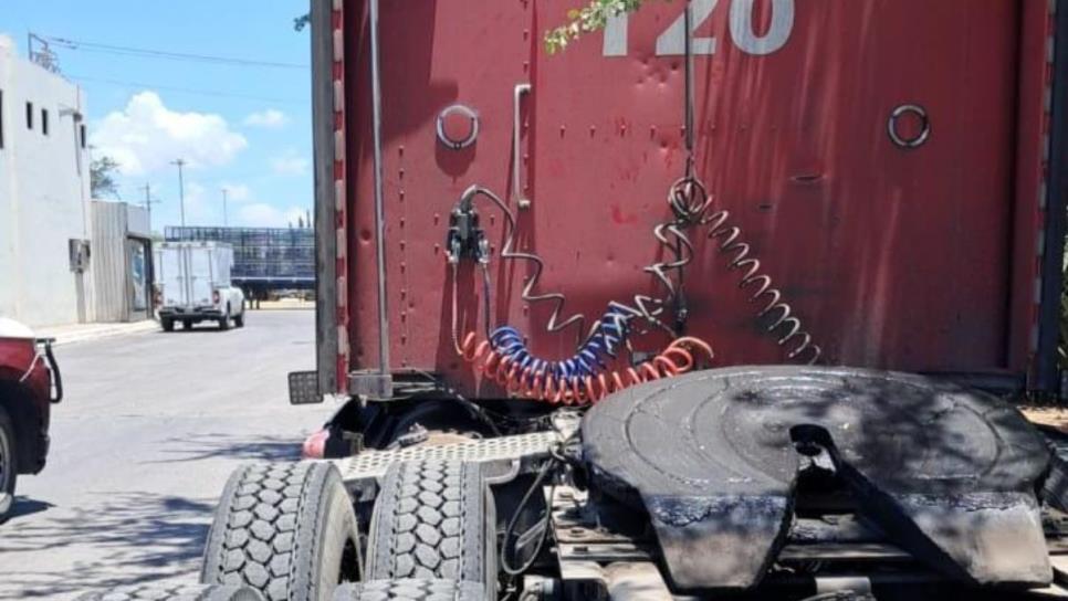 Hallan sin vida a trailero sobre la carretera México 15 en Los Mochis Hallan sin vida a trailero sobre la carretera México 15 en Los Mochis