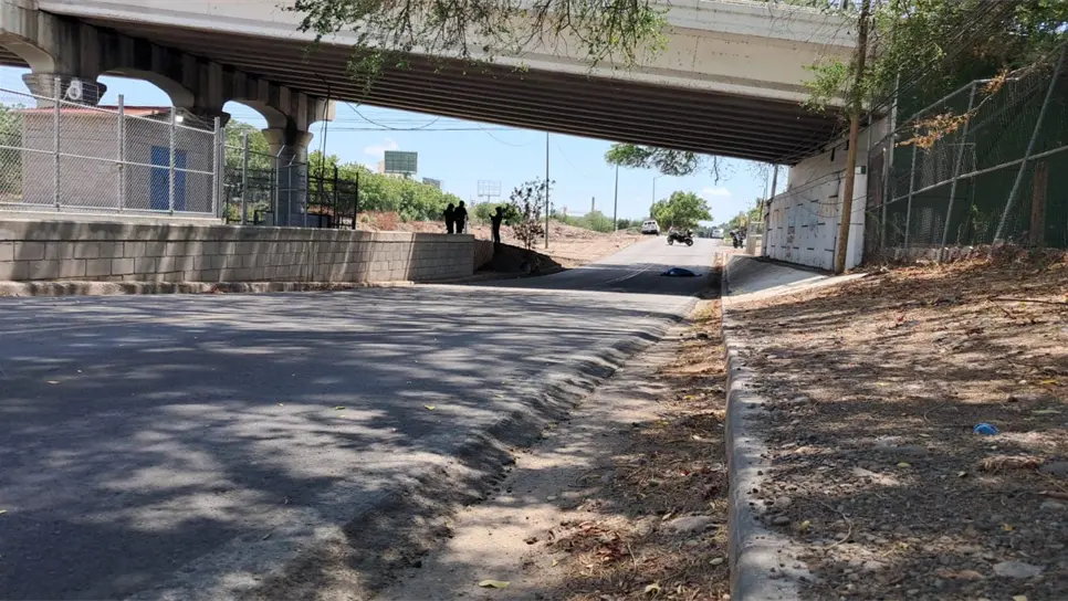 El cuerpo fue cubierto con una manta. (FOTO: Luis Ramírez).