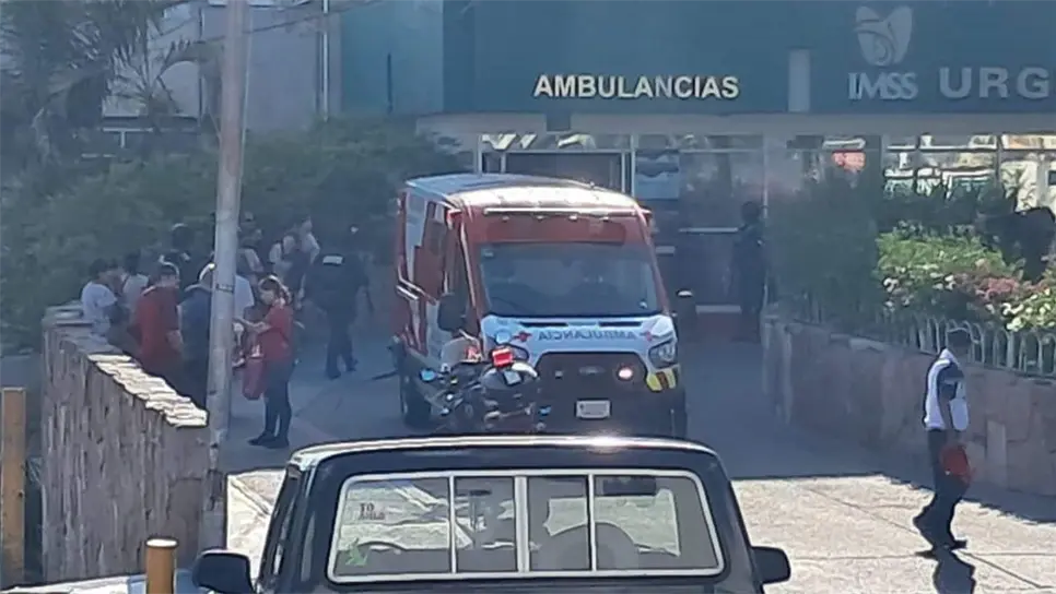 La persona quien perdió la vida fue identificada como Laura de 56 años de edad, el día de los hechos, la víctima viajaba en un camión urbano cuando se sintió herida