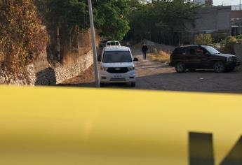 Encuentran una persona en plástico negro en la colonia Revolución de Culiacán