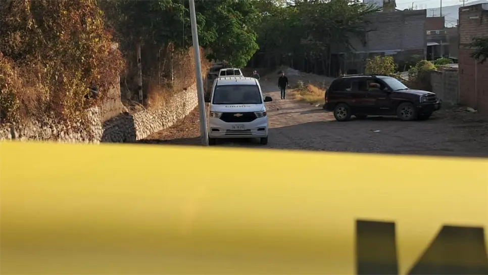 Cuando culminaron con las diligencias de ley se ordenó que el cuerpo fuera llevado al Semefo