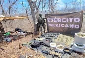 Militares aseguran arsenal y equipo táctico en Angostura