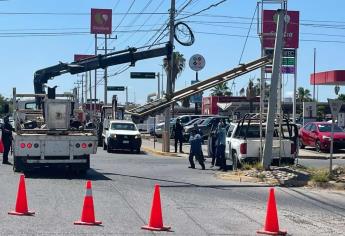 Inician reparación de semáforo en Zacatecas e Independencia, en Los Mochis