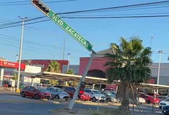 Semáforo en Los Mochis a punto de colapsar; afirman que no es un riesgo