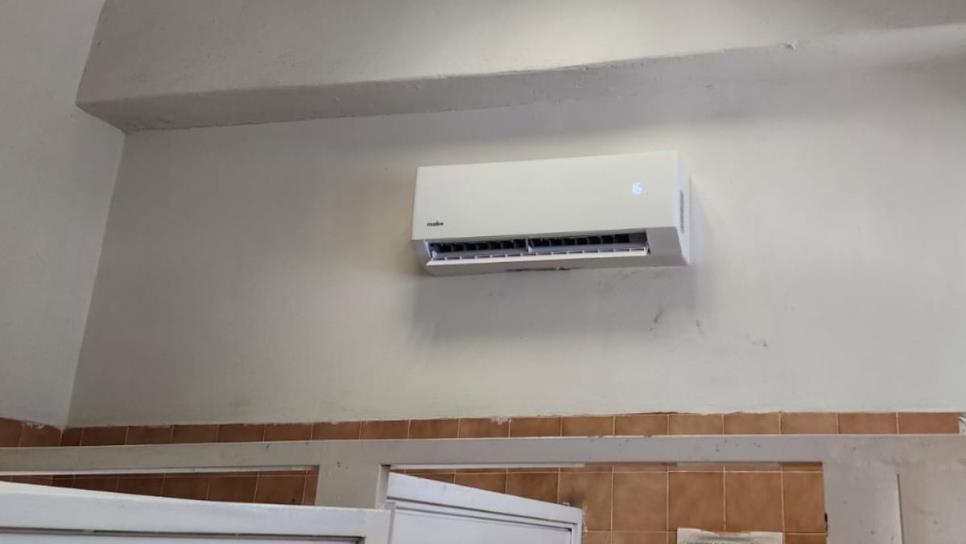 Baños VIP en el Centro Cultural de Topolobampo; ya tienen minisplit por el calor