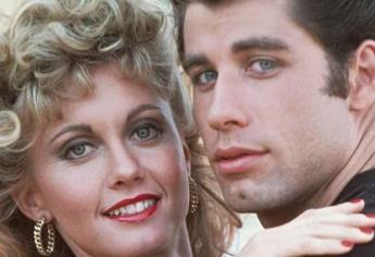 John Travolta aparece como Danny Zuko a casi 50 años del estreno de “Vaselina”
