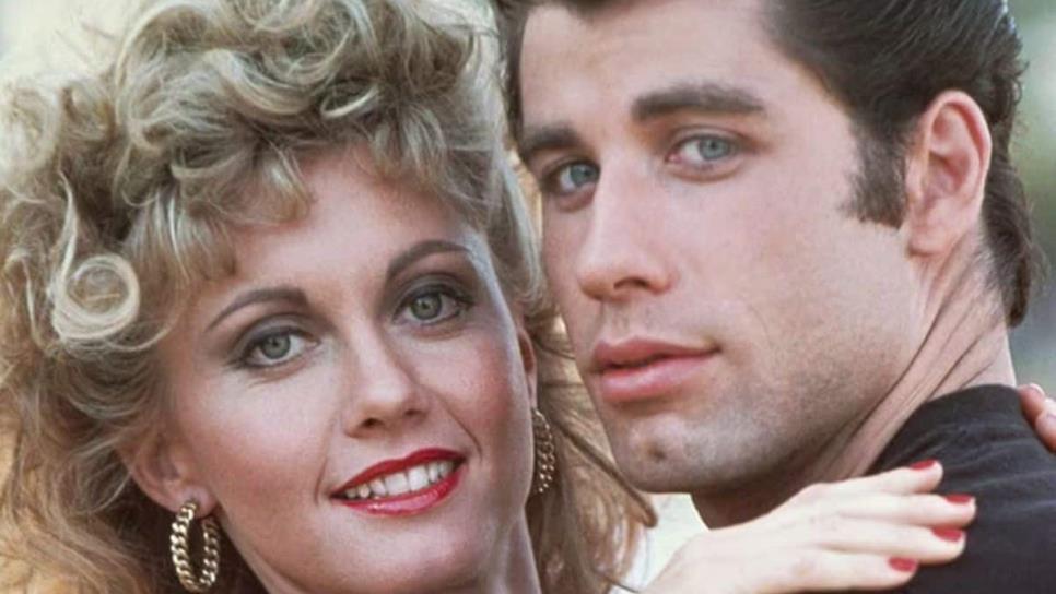 John Travolta aparece como Danny Zuko a casi 50 años del estreno de "Vaselina"