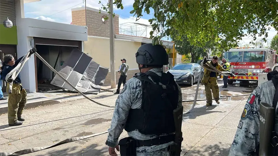 Cuerpos de auxilio acudieron a las viviendas atacadas. (FOTO: Luis Ramírez).