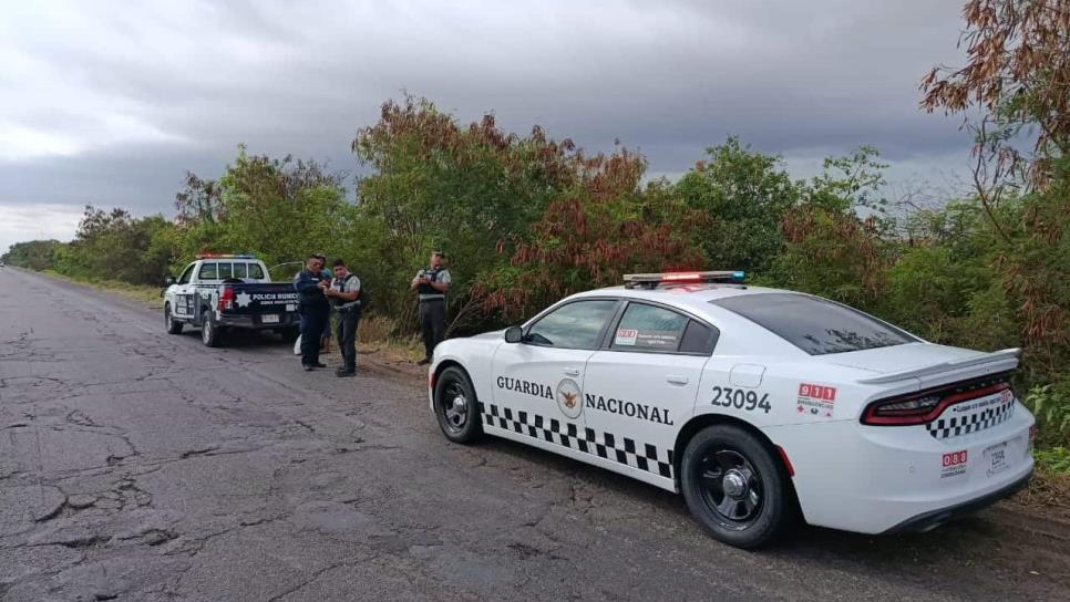 Encuentran camioneta abandonada a un lado de la México 15 en Guasave