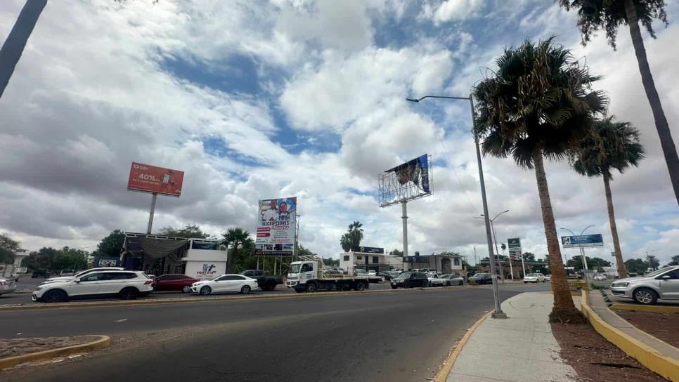 Un torito y fuertes vientos dejan destrozos tras primera lluvia en Los Mochis Un torito y fuertes vientos dejan destrozos tras primera lluvia en Los Mochis