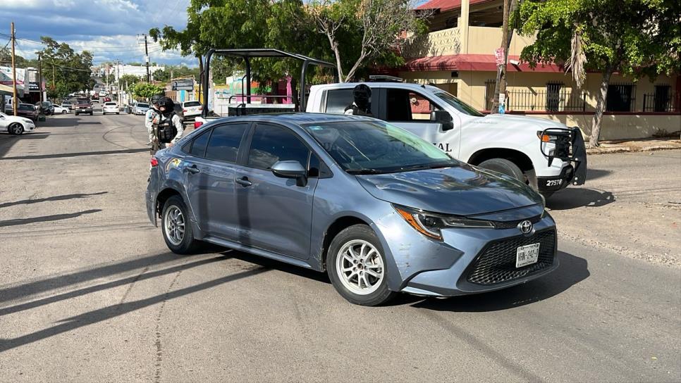 Aseguran un vehículo, ponchallantas y un chaleco táctico tras ataque a dos casas en Culiacán