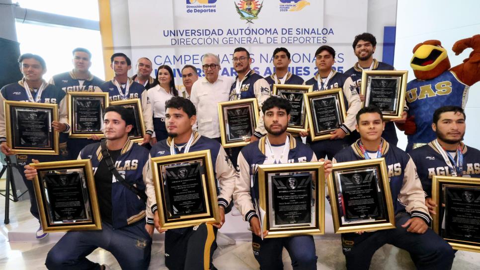 Rocha Moya y Madueña entregan estímulos económicos y reconocimientos a deportistas de la UAS Rocha Moya y Madueña entregan estímulos económicos y reconocimientos a deportistas de la UAS