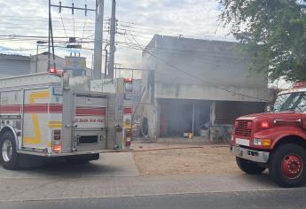 Se incendia bodega de congeladora de mariscos en la Mochis - Topolobampo