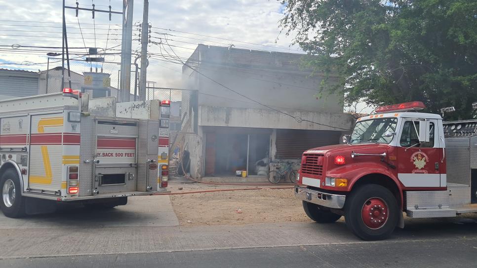 Se incendia bodega de congeladora de mariscos en la Mochis - Topolobampo Se incendia bodega de congeladora de mariscos en la Mochis - Topolobampo