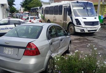 Mujer choca en su automóvil y resulta lesionada en Mazatlán 