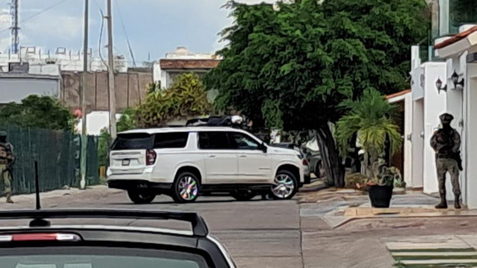 Asesinan a balazos a dos personas en Infonavit Cañadas en Culiacán; el auto cae a un barranco Asesinan a balazos a dos personas en Infonavit Cañadas en Culiacán; el auto cae a un barranco