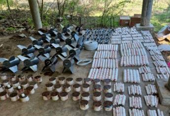 Aseguran más de 100 explosivos para dron, lanzagranadas, minimis y vehículos blindados en Mazatlán