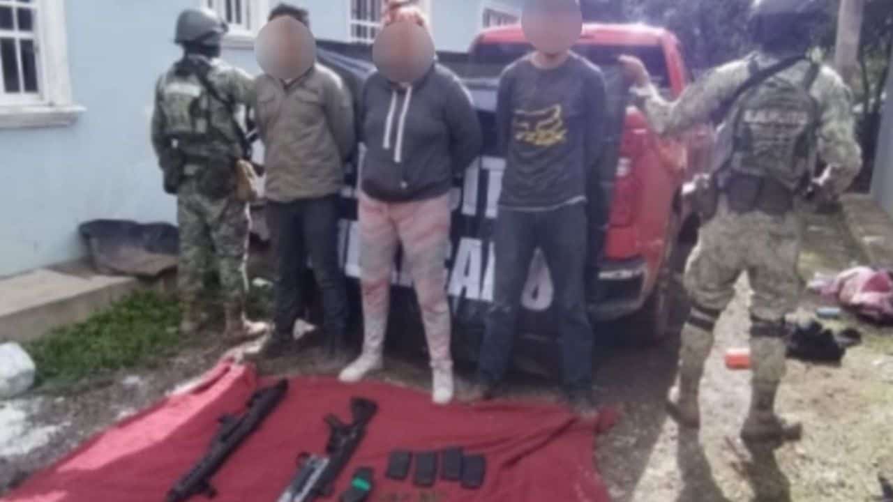 Los detenidos, el vehículo y demás objetos del delito fueron puestos a disposición del Ministerio Público Federal para realizar las investigaciones correspondientes