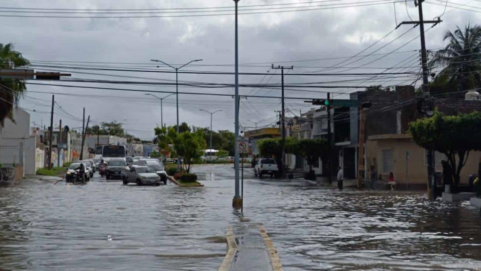 Carros varados e inundaciones, el saldo de las lluvias de este jueves en Mazatlán Carros varados e inundaciones, el saldo de las lluvias de este jueves en Mazatlán