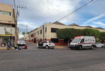 Conductora embiste a pareja de motociclistas en Los Mochis
