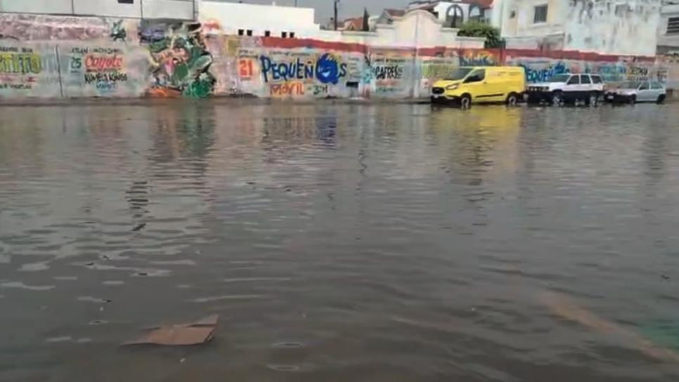 Fuerte lluvia en Mazatlán deja calles inundadas y encharcamientos Fuerte lluvia en Mazatlán deja calles inundadas y encharcamientos