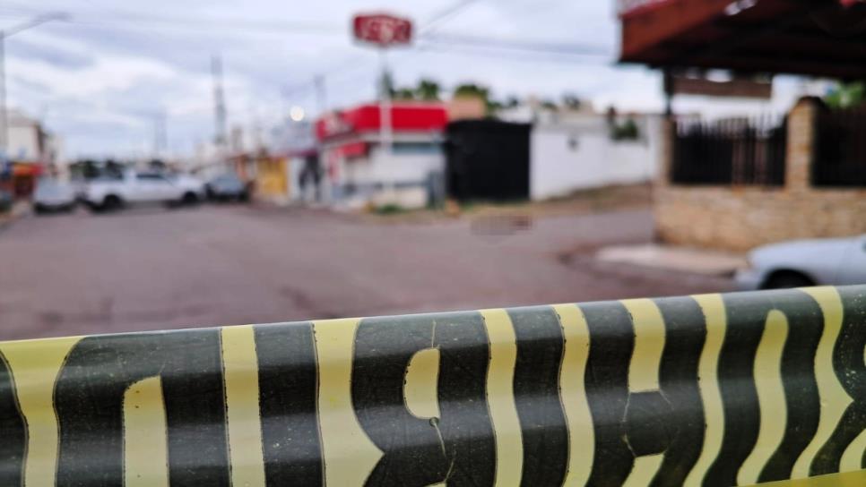 Ejecutan a balazos a un joven frente a expendio de cerveza en Jardines del Valle, Culiacán Ejecutan a balazos a un joven frente a expendio de cerveza en Jardines del Valle, Culiacán