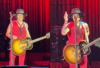 Enrique Bunbury se molesta con público por grabar con celulares y frena concierto | VIDEO