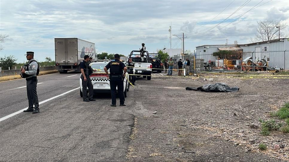 Ejecutan al Director del IMSS del Bledal, Navolato; hallan su cuerpo en la autopista Benito Juárez Ejecutan al Director del IMSS del Bledal, Navolato; hallan su cuerpo en la autopista Benito Juárez