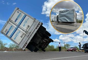 Vuelca camioneta cargada con hielo en la carretera Los Mochis - Ahome
