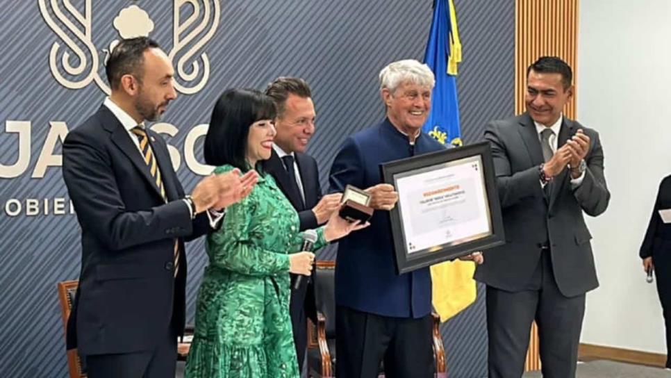 Gobierno de Jalisco homenajea a Bora Milutinovic por su legado en el fútbol mexicano Gobierno de Jalisco homenajea a Bora Milutinovic por su legado en el fútbol mexicano