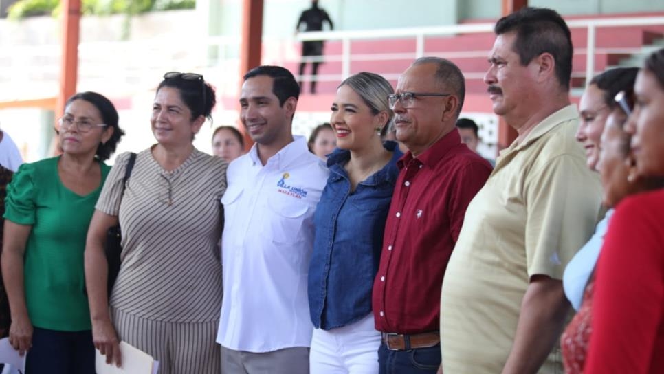 Estrella Palacios lleva el programa Contigo Mazatlán a Villa Unión y anuncia nuevas obras sociales Estrella Palacios lleva el programa Contigo Mazatlán a Villa Unión y anuncia nuevas obras sociales